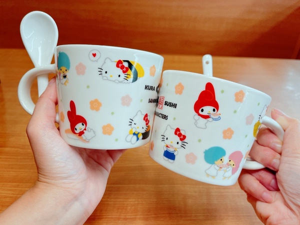 Kitty粉快搶！藏壽司x三麗鷗「HELLO KITTY杯匙組」免費送，Kitty、美樂蒂可愛又實用