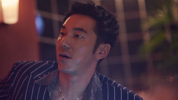 Netflix《華燈初上》幕後秘密!劉品言這幕劇本沒有,李李仁「塞冰塊」竟是現場發輝?