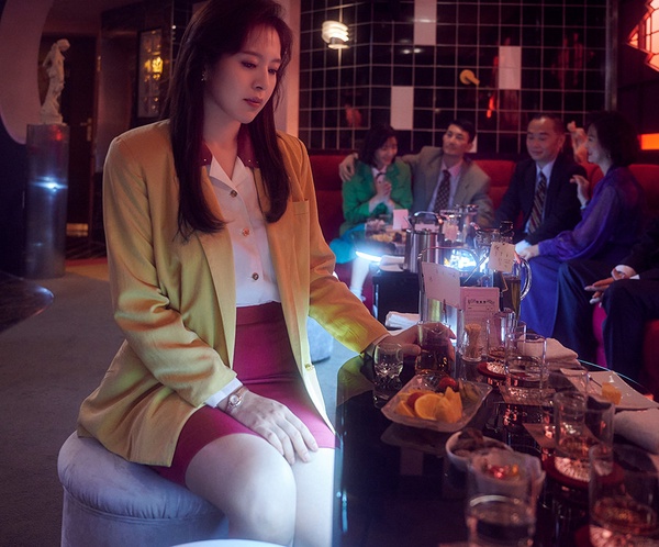 Netflix《華燈初上》幕後秘密!劉品言這幕劇本沒有,李李仁「塞冰塊」竟是現場發輝?