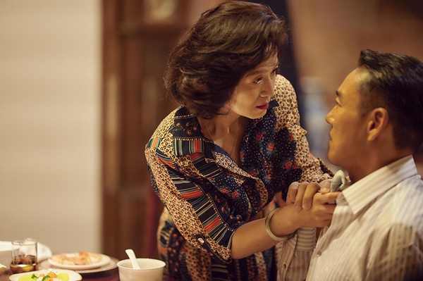 Netflix《華燈初上》幕後秘密!劉品言這幕劇本沒有,李李仁「塞冰塊」竟是現場發輝?