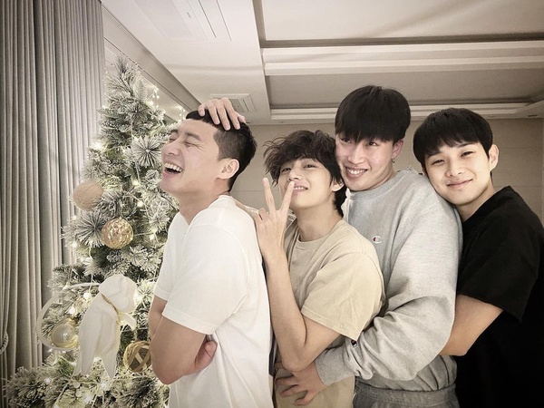 《那年我們》崔宇植的6件事 !《寄生上流》打開知名度,與朴敘俊、防彈V情同家人