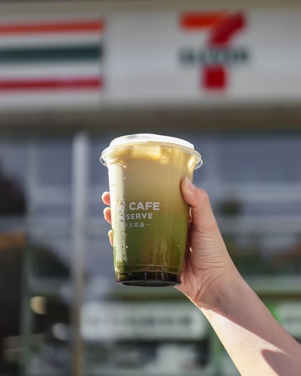 7-11抹茶拿鐵進化了！7-11「黑糖燕麥抹茶歐蕾」16間門市開賣、第2杯5折優惠快收