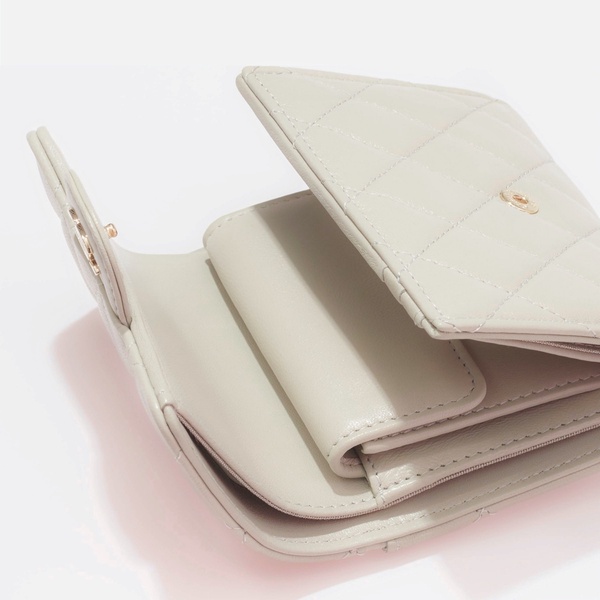 CHANEL 經典小型口蓋皮夾，NT25,900