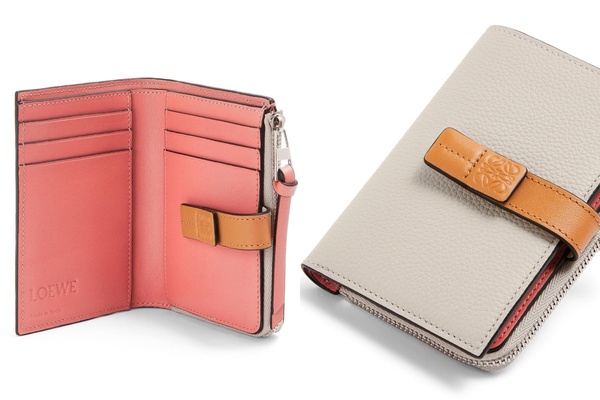 LOEWE 柔軟粒面小牛皮拉鍊雙摺短夾，NT19,000