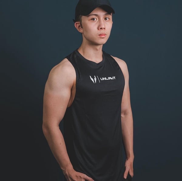 比渣還可怕的媽寶！王力宏請假找媽媽，他比王力宏更扯！出事爸媽扛，還跟媽拍高甜婚紗