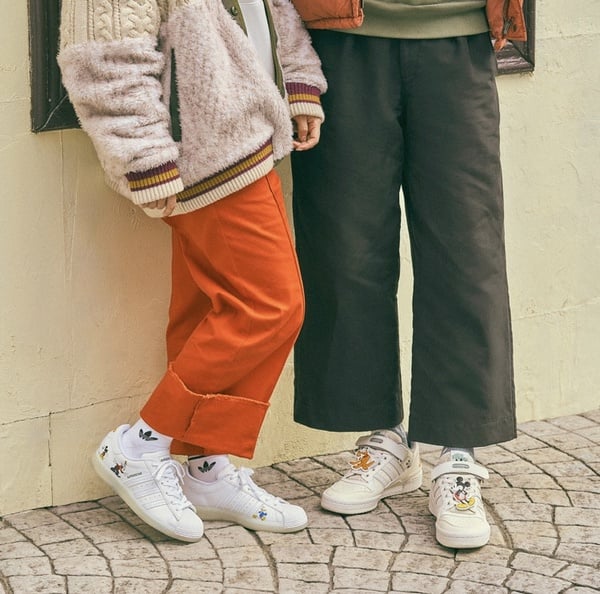 Adidas x Disney聯名亮相！米奇、米妮、唐老鴨耀上STAN SMITH，這款SUPER STAR藏驚喜