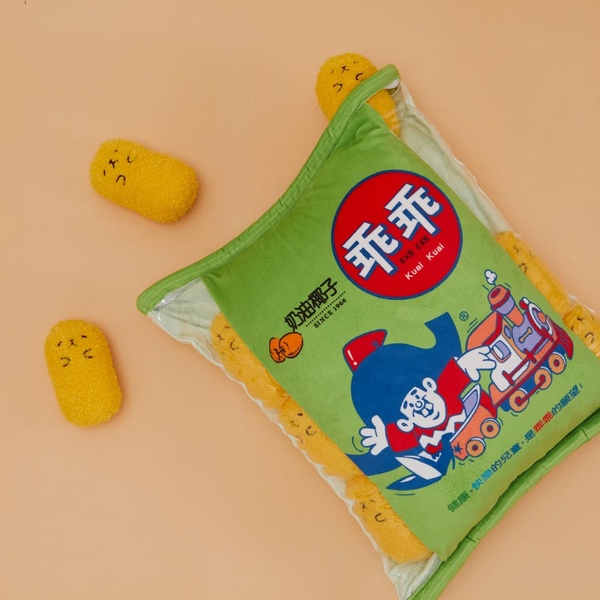 放大版乖乖！HOLA聯名乖乖推10款雜貨，乖乖存錢桶、香皂太可愛，乖乖造型抱枕鐵粉必收