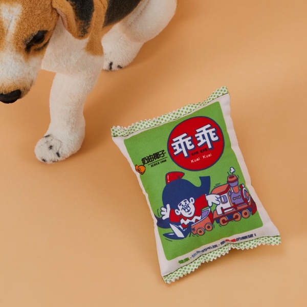 放大版乖乖！HOLA聯名乖乖推10款雜貨，乖乖存錢桶、香皂太可愛，乖乖造型抱枕鐵粉必收