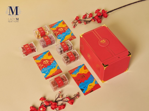 Lady M全新「爆米花千層」，焦糖爆米花+巧克力太過分，加碼草莓千層都在「這天」開賣