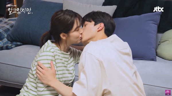 2022元旦情侶預測！IU&朴敘俊、宋江&韓韶禧都上榜，網友列證據指李敏鎬女友是她