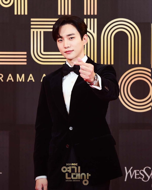 《衣袖紅鑲邊》結局前祘任現代重逢！2021MBC演技大賞，李俊昊&amp;李世榮獲最佳CP，俊昊卻忘不了他？