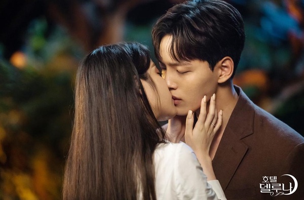 「結局超驚豔」的韓劇!《衣袖紅鑲邊》結局被讚「龍頭神尾」,IU《德魯納》這幕太出色