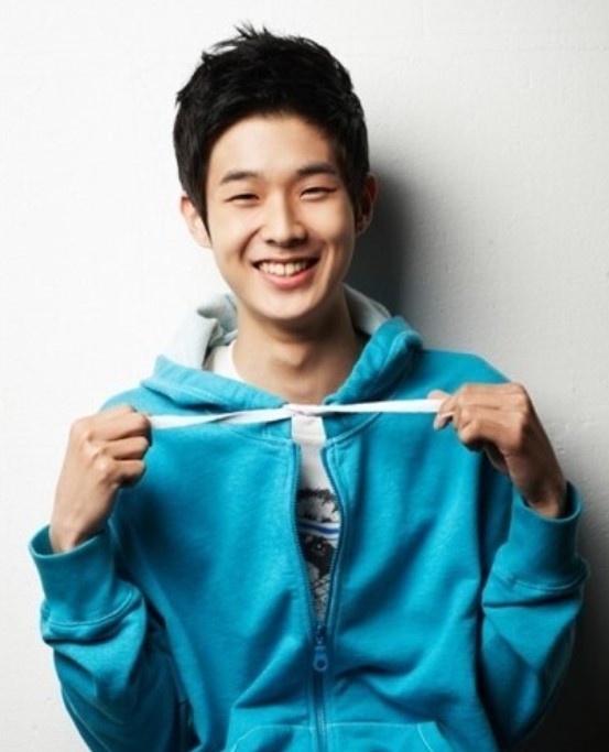 韓劇男星舊照對比！《衣袖紅鑲邊》李俊昊現在帥好多，《那年我們》崔宇植都沒變！