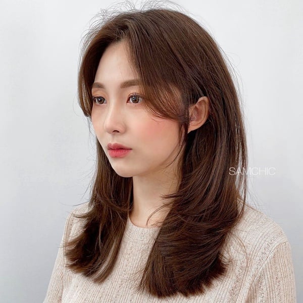 不同臉型比例瀏海推薦！臉距寬、顴骨稜角突出修飾瀏海解析，臉型更精緻、更顯小臉