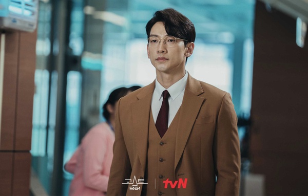 2022韓劇《Ghost Doctor》看點3：Rain化身天才醫生