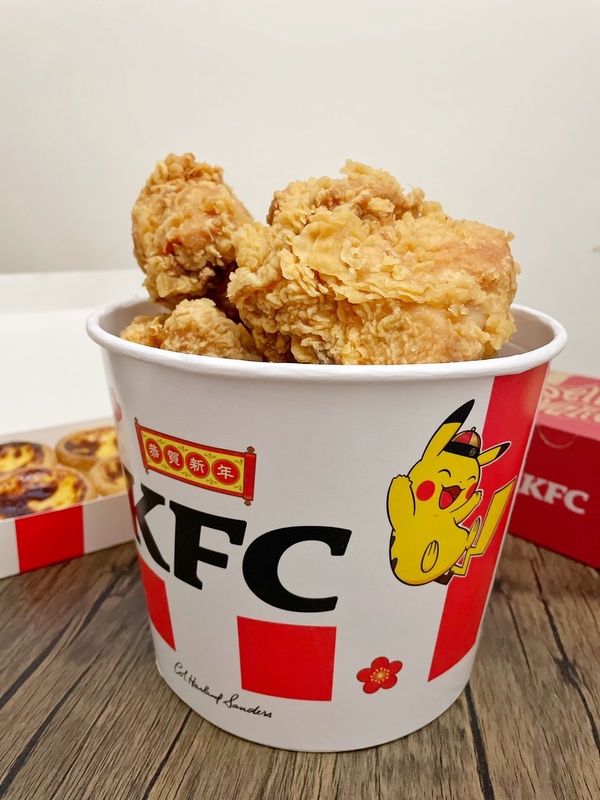 肯德基推皮卡丘炸雞桶！肯德基新品「金海派富貴起司雞」開賣，海味+鹹香金沙+起司太讚