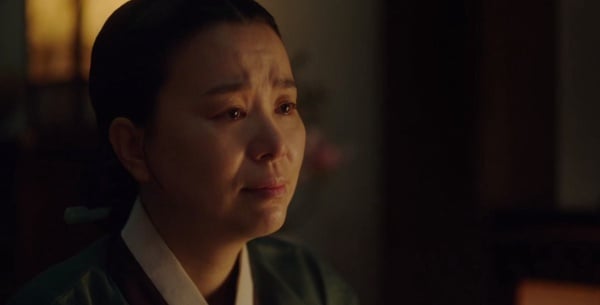 《衣袖紅鑲邊》彩蛋細節！結局「凌霄花」盛開藏隱喻，祘因德任分心，寫下的字是「愛」