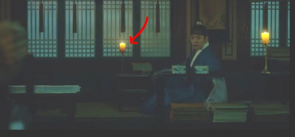 《衣袖紅鑲邊》彩蛋細節！結局「凌霄花」盛開藏隱喻，祘因德任分心，寫下的字是「愛」