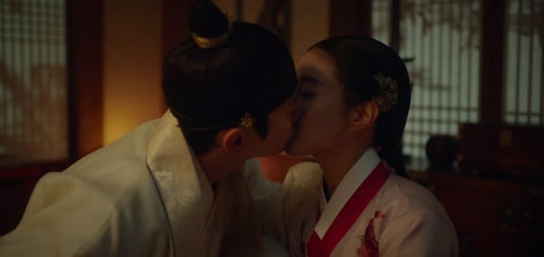 原本真是19禁！《衣袖紅鑲邊》「祘親吻她紋身」圓房戲被刪光，《鬼怪》孔劉超慾吻戲也不完整