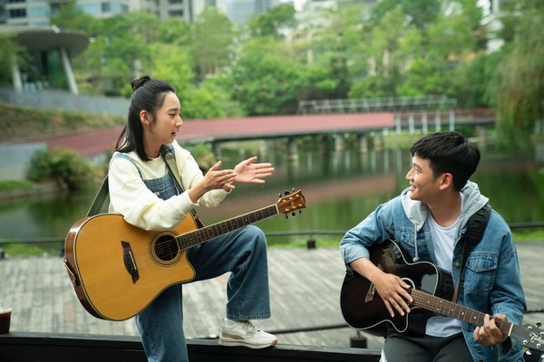 Dcard《我吃了那男孩一整年的早餐》1/28上映！周興哲、李沐演高中生，兩小無猜談戀愛