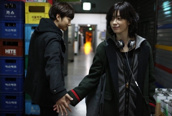 《衣袖紅鑲邊》俊昊合作8個「頂級演員」！好友宋仲基韓孝周、李政宰狂讚他，曾對金宇彬心動?