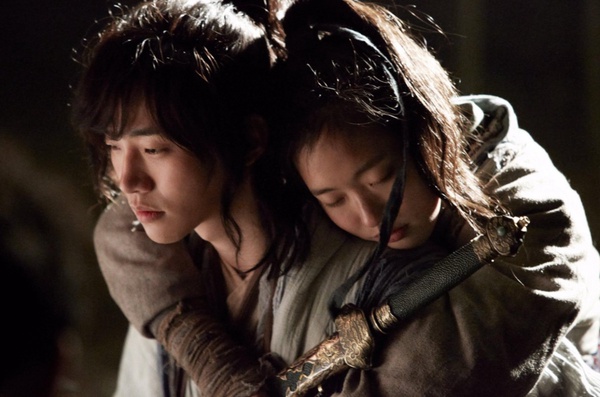 《衣袖紅鑲邊》俊昊合作8個「頂級演員」！好友宋仲基韓孝周、李政宰狂讚他，曾對金宇彬心動?