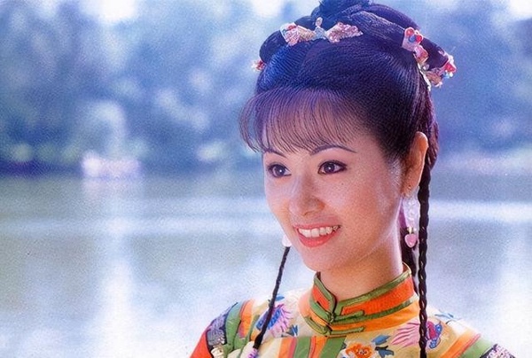 《華燈》6女星年輕舊照！楊謹華造型太衝擊，林心如出道27年都沒變，郭雪芙20歲長這樣