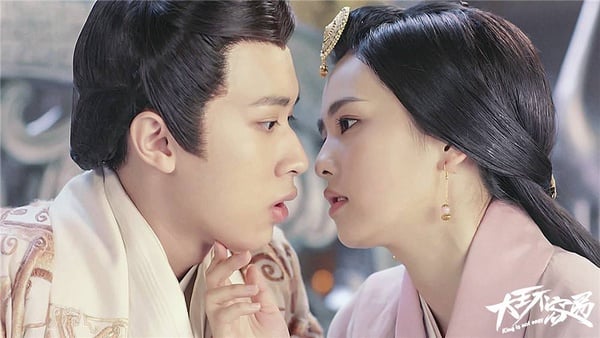 9位陸劇女星「螢幕初吻」！譚松韻給了羅雲熙，楊冪給了胡歌，關曉彤戲裡戲外都是鹿晗