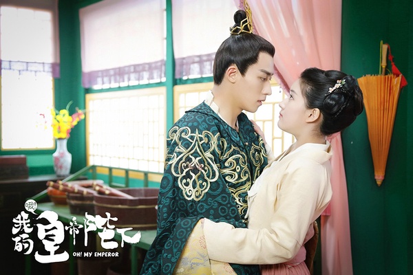 9位陸劇女星「螢幕初吻」！譚松韻給了羅雲熙，楊冪給了胡歌，關曉彤戲裡戲外都是鹿晗