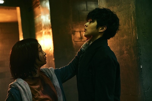 《那年我們》vs.《魔女》7個呼應片段！崔宇植&金多美前世相殺、今生相愛超帶感