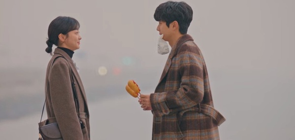 Netflix《那年，我們的夏天》崔宇植6個心動攻勢！霸氣壁咚&amp;還約延秀回家喝紅棗茶？小雄終於「懂事」了