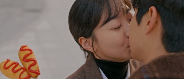 Netflix《那年，我們的夏天》崔宇植6個心動攻勢！霸氣壁咚&amp;還約延秀回家喝紅棗茶？小雄終於「懂事」了