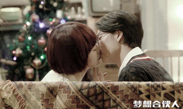 9位陸劇男神「螢幕初吻」！肖戰給了李沁，鄧倫給了楊紫，王一博竟然給了大18歲的她