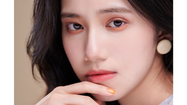 發色超美「眼頰棒」爆紅！透明感莓果色夢幻炸、玫瑰紅棕巨顯白，好用到日妞直接包色