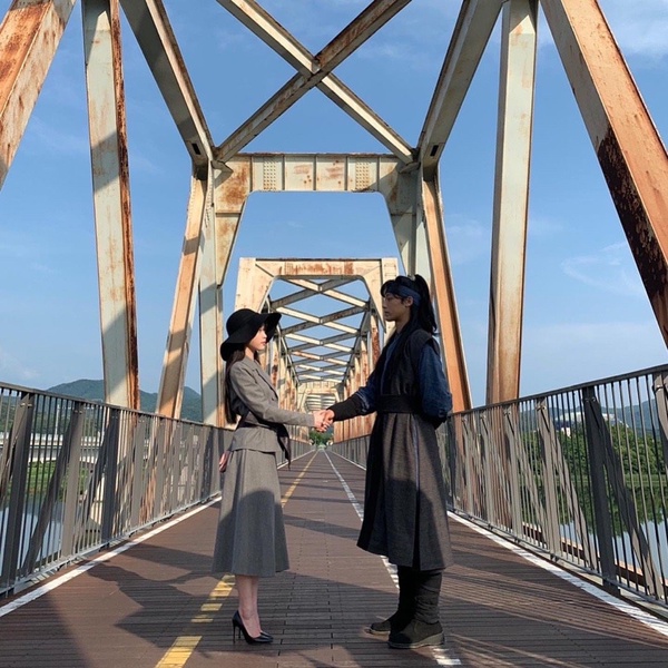 《衣袖》祘任重逢！「戲裡悲劇戲外甜蜜」的CP，宋仲基全汝彬「高甜售後」不輸IU李準基