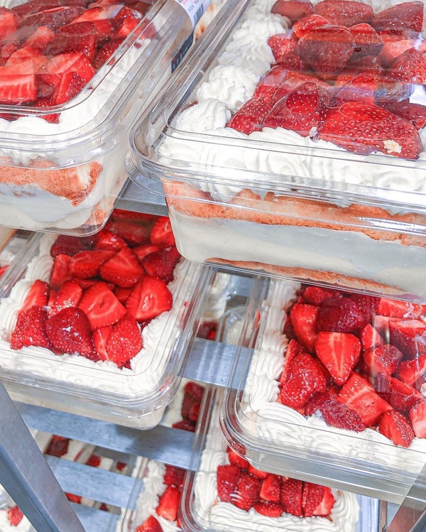 COSTCO「好市多草莓甜點」推薦！草莓生乳酪、紅絲絨蛋糕清爽不膩口、草莓大福網友激推
