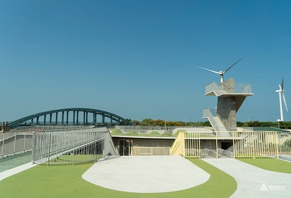 新竹「那魯灣文化聚落」正式啟用！景觀塔遠眺海岸線美景、兩層樓高溜滑梯成新地標