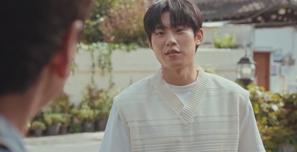 Netflix《那年，我們的夏天》志雄實慘！不只是愛情的局外人，「渴望的愛從來沒得到」親媽傷害了他一生