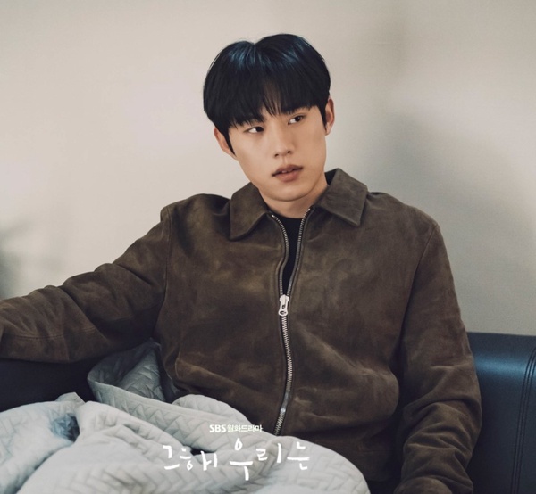 Netflix《那年，我們的夏天》志雄實慘！不只是愛情的局外人，「渴望的愛從來沒得到」親媽傷害了他一生