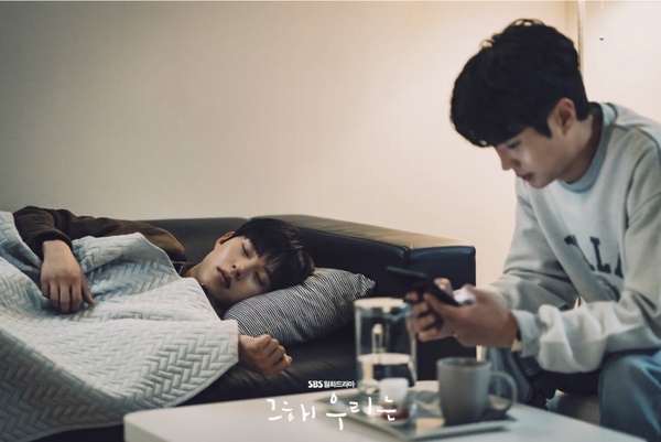 Netflix《那年，我們的夏天》志雄實慘！不只是愛情的局外人，「渴望的愛從來沒得到」親媽傷害了他一生