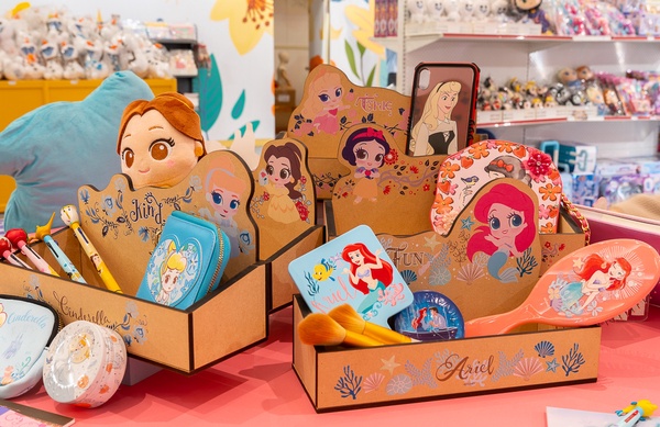 南西三越《迪士尼公主限定店》登場！夢幻公主打卡點，150cm小美人魚抱枕、地墊必收