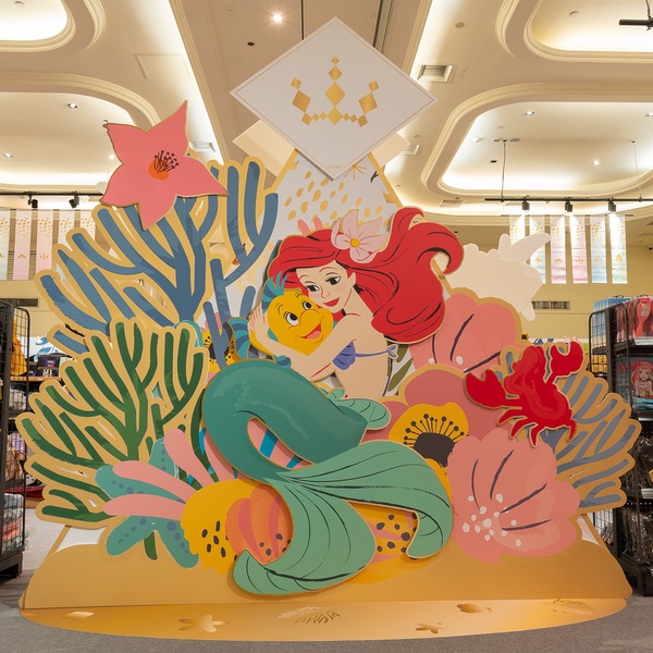 南西三越《迪士尼公主限定店》登場！夢幻公主打卡點，150cm小美人魚抱枕、地墊必收