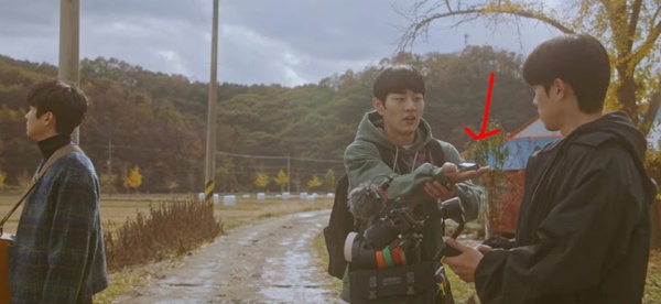 Netflix《那年，我們的夏天》前後呼應！狗狗這幕暗示小雄會離開？2次雨中吻，小雄都「走進延秀的心」