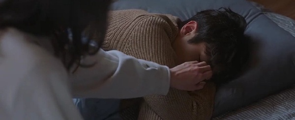 Netflix《那年，我們的夏天》前後呼應！狗狗這幕暗示小雄會離開？2次雨中吻，小雄都「走進延秀的心」