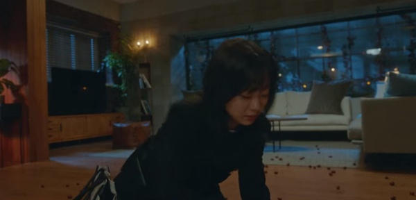 Netflix《那年，我們的夏天》前後呼應！狗狗這幕暗示小雄會離開？2次雨中吻，小雄都「走進延秀的心」