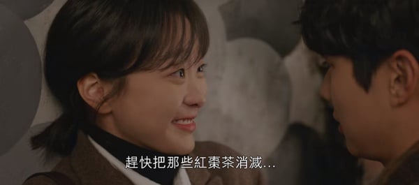 Netflix《那年，我們的夏天》前後呼應！狗狗這幕暗示小雄會離開？2次雨中吻，小雄都「走進延秀的心」