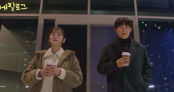 Netflix《那年，我們的夏天》前後呼應！狗狗這幕暗示小雄會離開？2次雨中吻，小雄都「走進延秀的心」