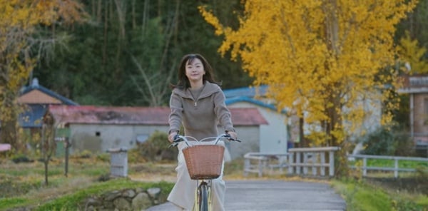 《那年我們》8個魔鬼細節！小雄筆名來自「梵谷」？雄延秀「鞋子不同色」藏超絕巧思！