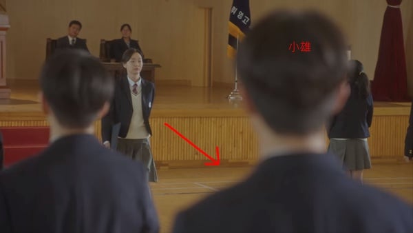 《那年我們》8個魔鬼細節！小雄筆名來自「梵谷」？雄延秀「鞋子不同色」藏超絕巧思！