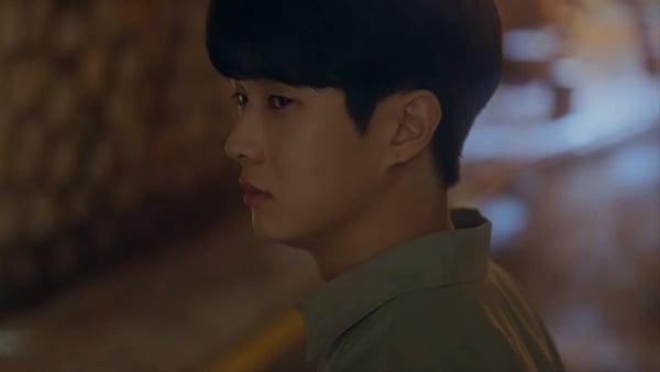 《那年我們》8個魔鬼細節！小雄筆名來自「梵谷」？雄延秀「鞋子不同色」藏超絕巧思！